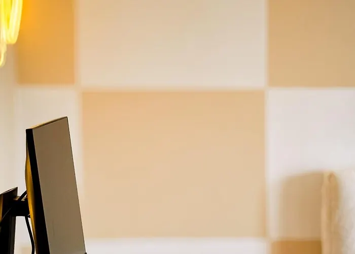 Daire The Mirrorbubble