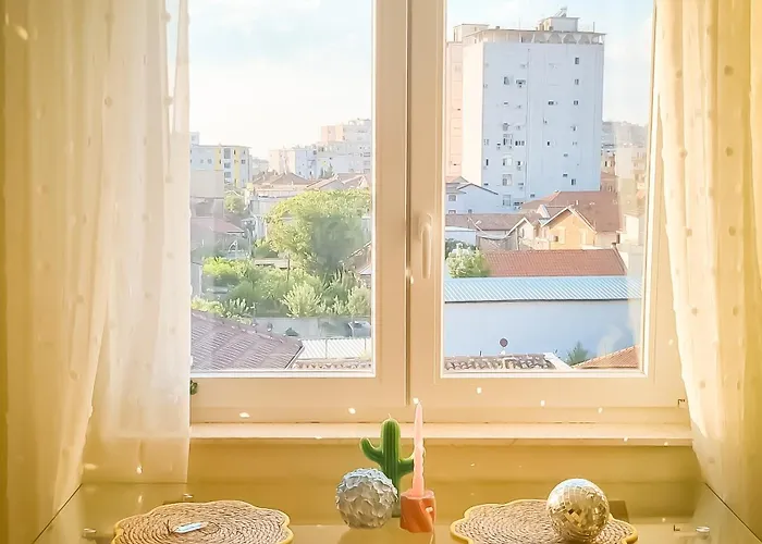 The Mirrorbubble Apartman *